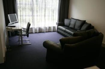 Amethyst Court Motor 4*